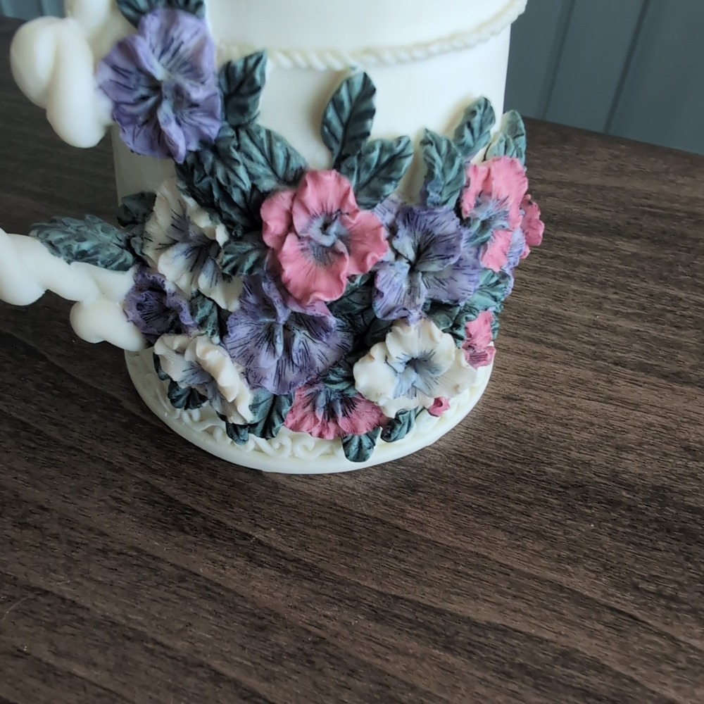 Vintage Dezine Watering Can Trinket Box Lid Cream Floral Hand Painted 1993 - Picture 10 of 11